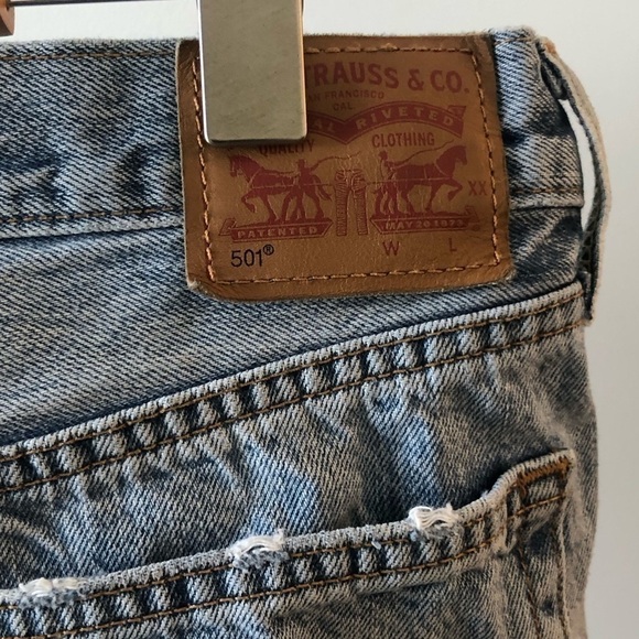 Levis 501 DENIM DISTRESSED SHORTS SIZE 30 WAIST HIGH RISE BUTTON FLY - Picture 7 of 12